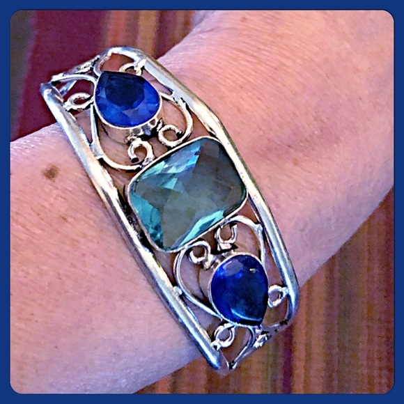 Artisan Crafted Jewelry - 💙Swiss Blue Topaz & Blue Quartz Bracelet💙
